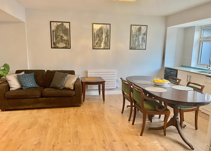 4 Bedroom Flat In Kensington - West London