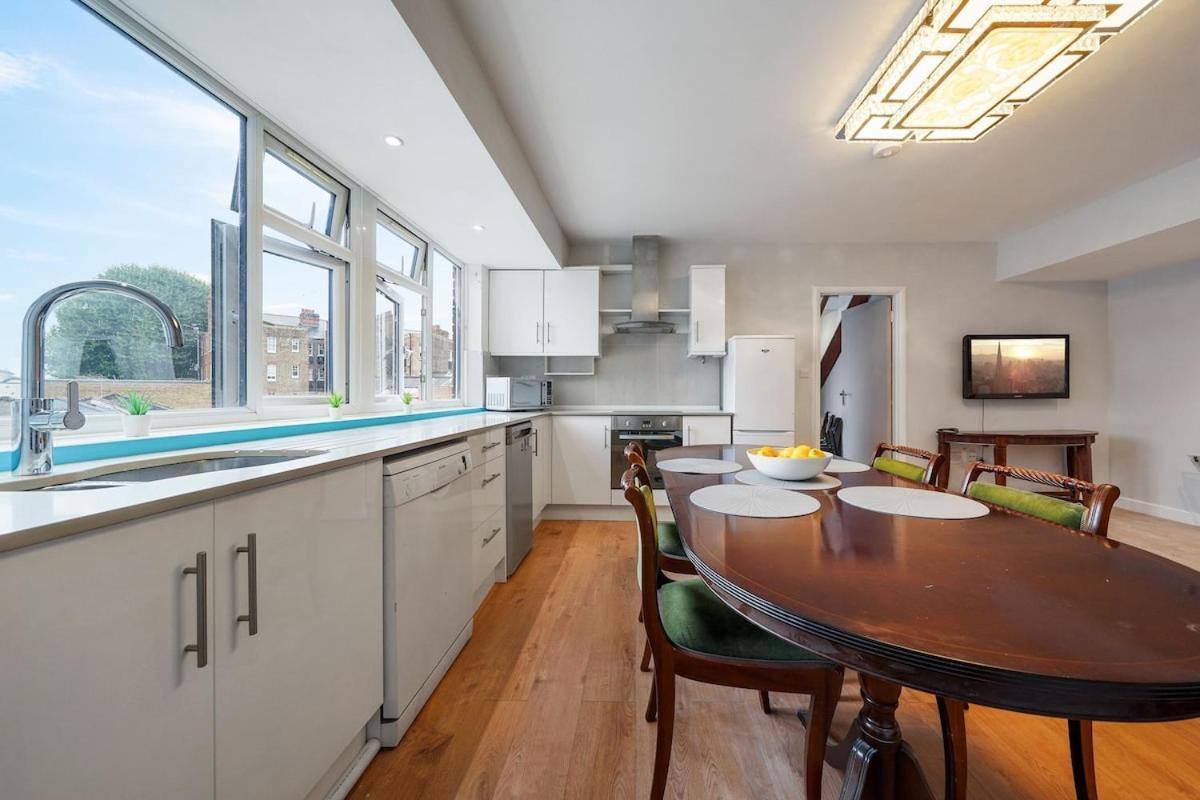 4 Bedroom Flat In Kensington - West