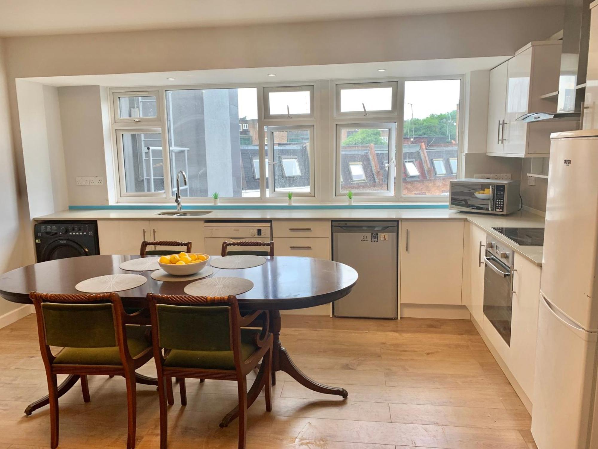 4 Bedroom Flat In Kensington - West Apartment *